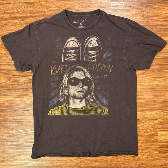 Nirvana Kurt Cobain Sneakers T-Shirt men’s M Black Graphic streetwear - Picture 1 of 6